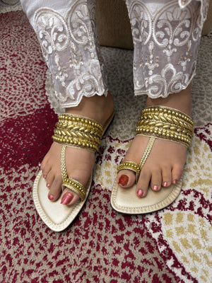 Embellished Toe-Ring Ethnic Flats